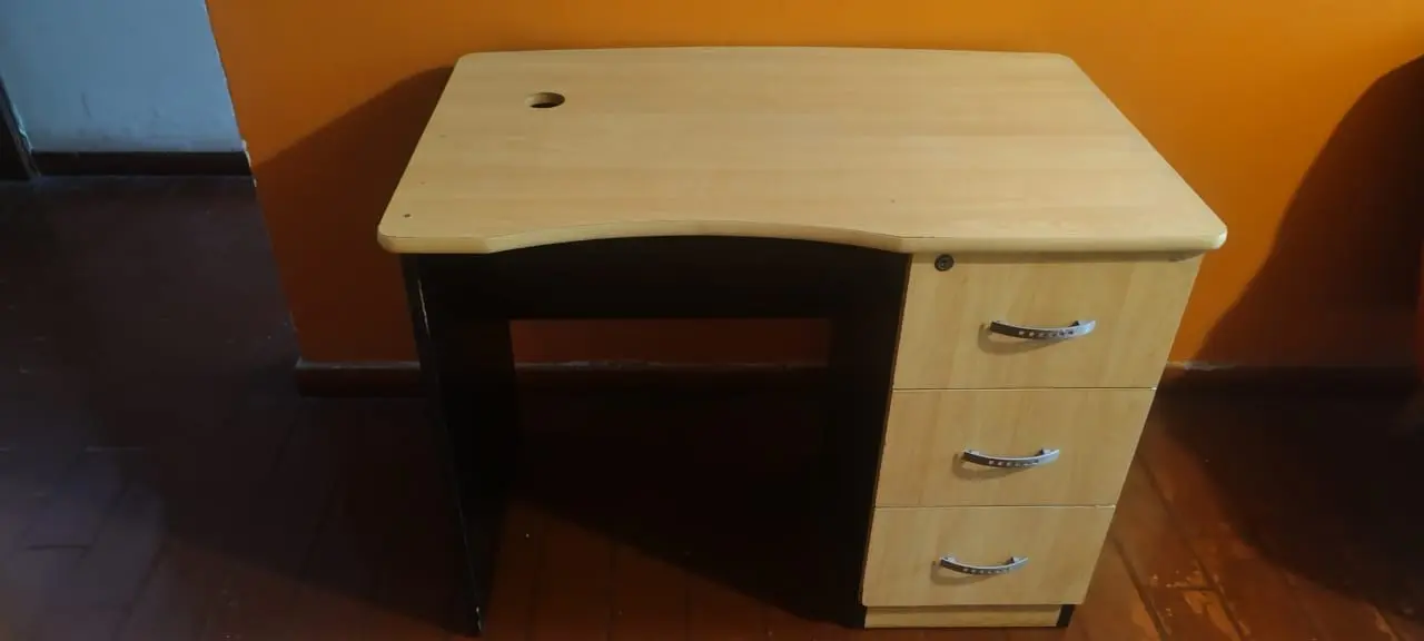 Muebles de escritorio usado en muy buen estado